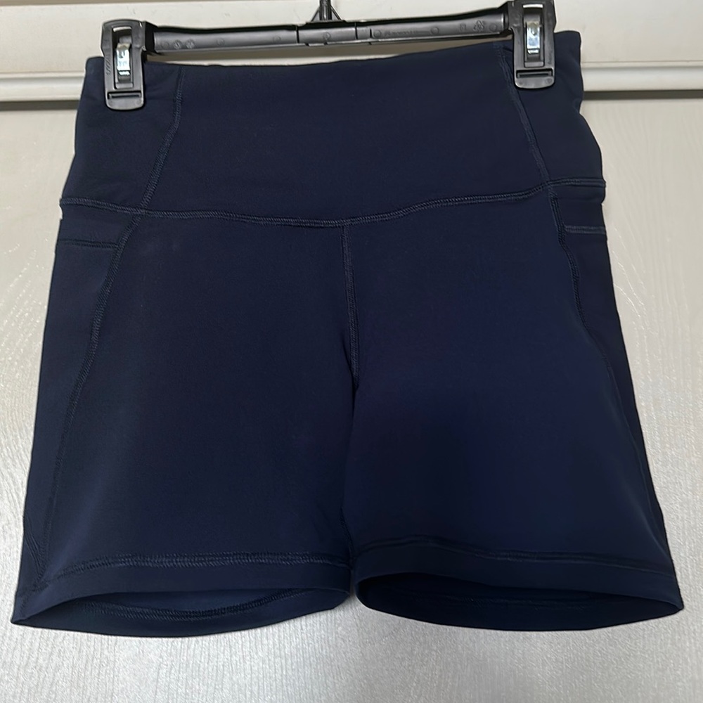 🆕NWOT Old Navy Active women’s Short Size M